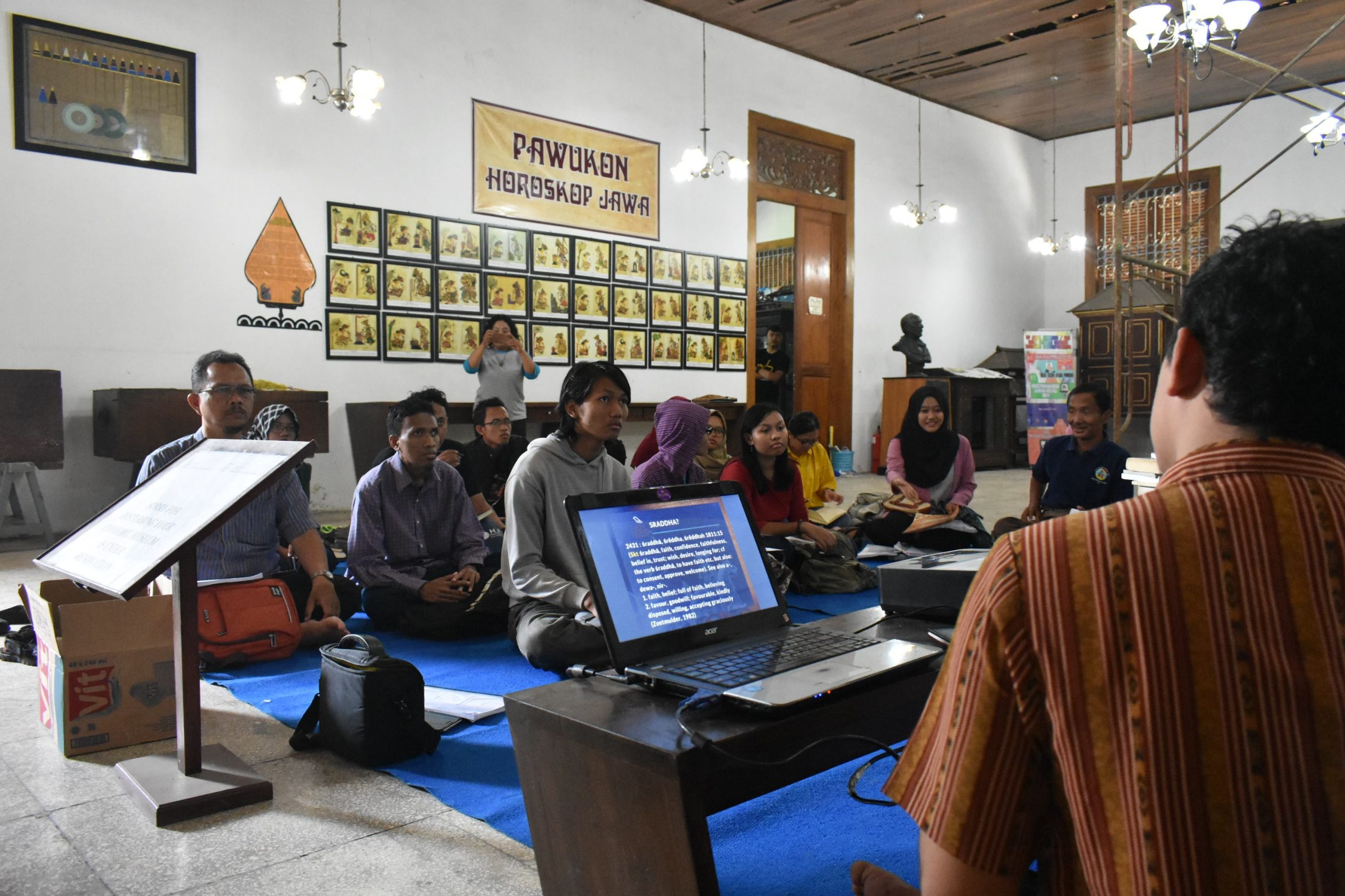 Kegiatan Kelas di Radya Pustaka